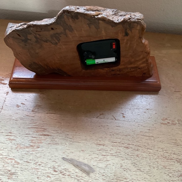 LIVE EDGE - Picture 2 of 3